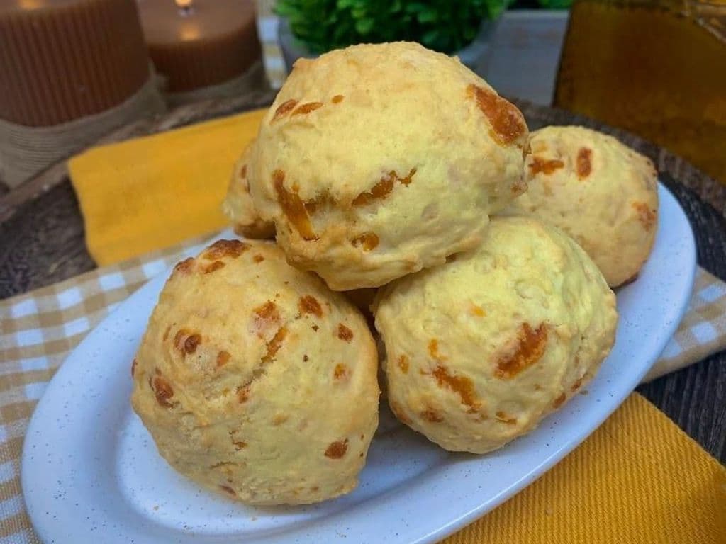 Cheddar Garlic Tea Biscuit