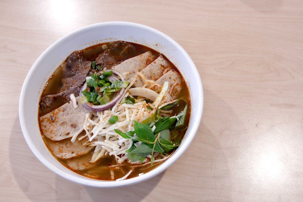 41. Beef and Pork Sausage Thick Noodle Spicy Soup (Bowl)