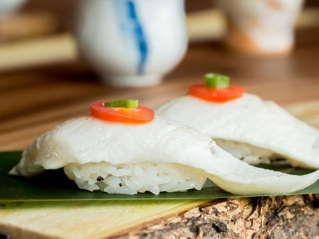 Torched Oil Fish Sushi (2pcs)
