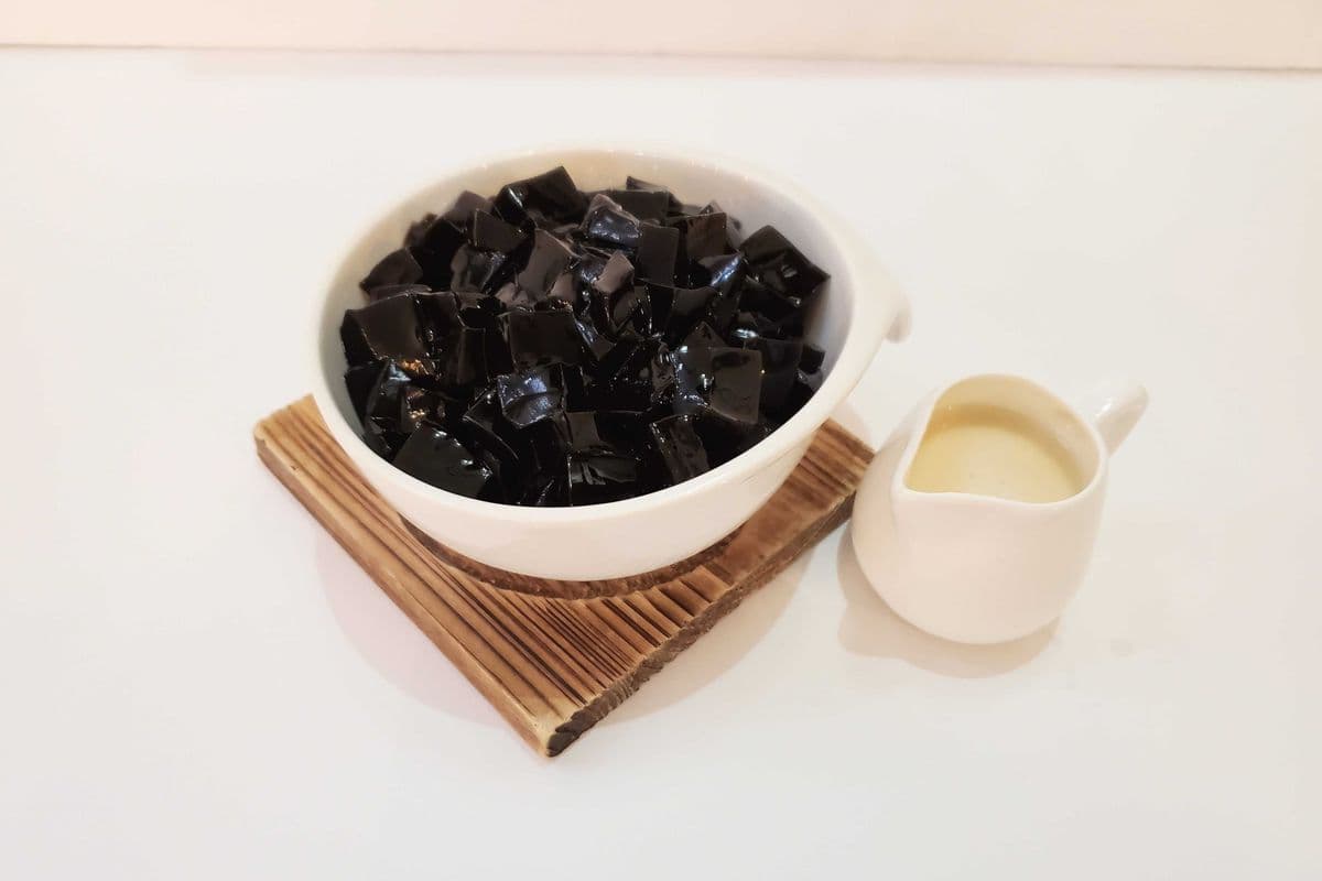Grass Jelly with Condensed Milk (Hot)