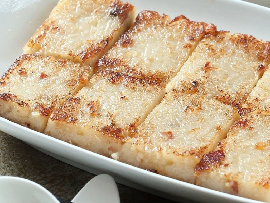 F07 Pan Fried Turnip Cake (3 pcs)
