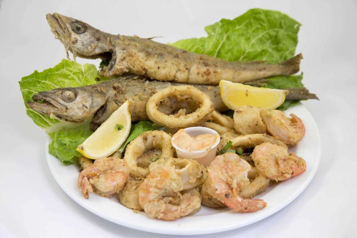 2. Combo familiale frit (pour deux personnes) / Family Fried Combo (For Two Persons)