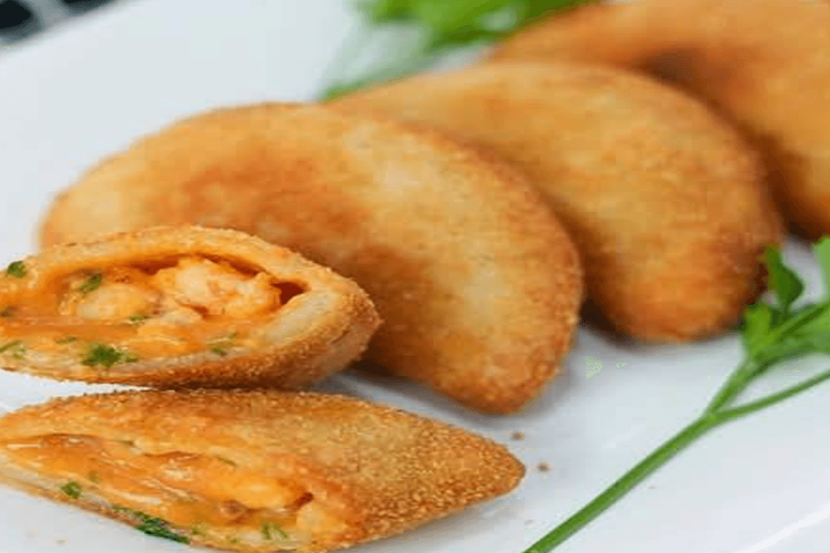 Rissóis de Camarão (Three Rissóis)