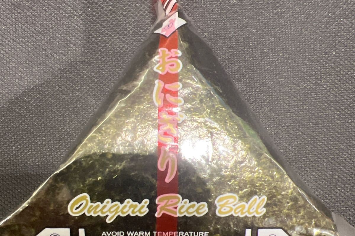 O1. Origini spicy crabmeat (triangle rice ball)
