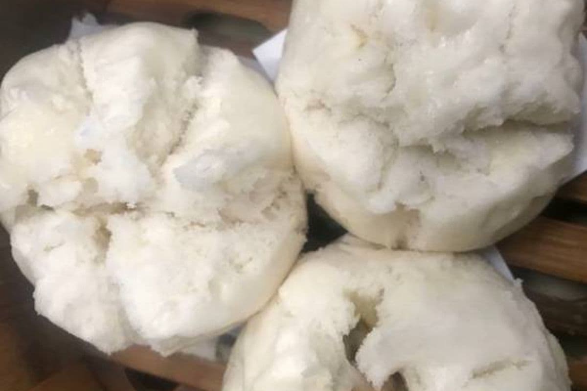 17. Petits pains au poulet et gingembre cuits à la vapeur (3 mcx) / Steamed Chicken and Ginger Buns (3 pcs)