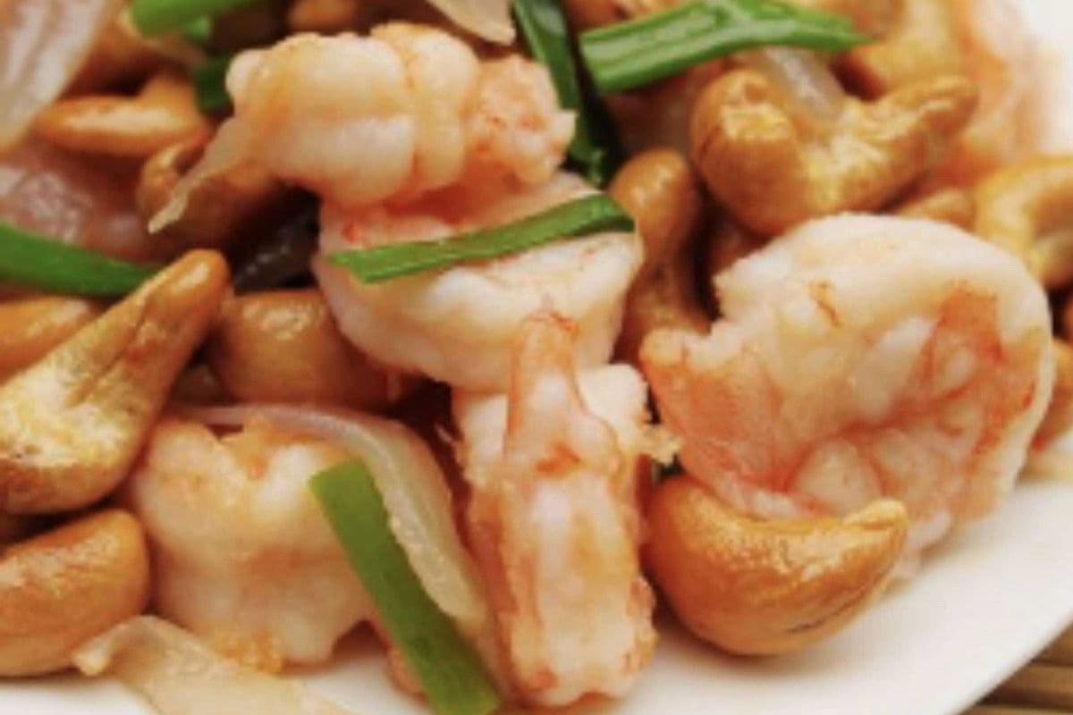 16. Pan-Fried Shrimp with Onions and Cashews 干煎腰果虾