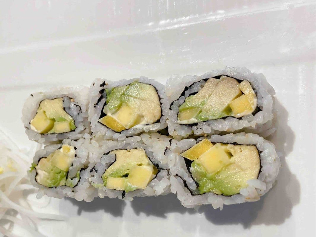 Mango & Avocado Roll / R20 Rouleau De Mangue Et Avocat