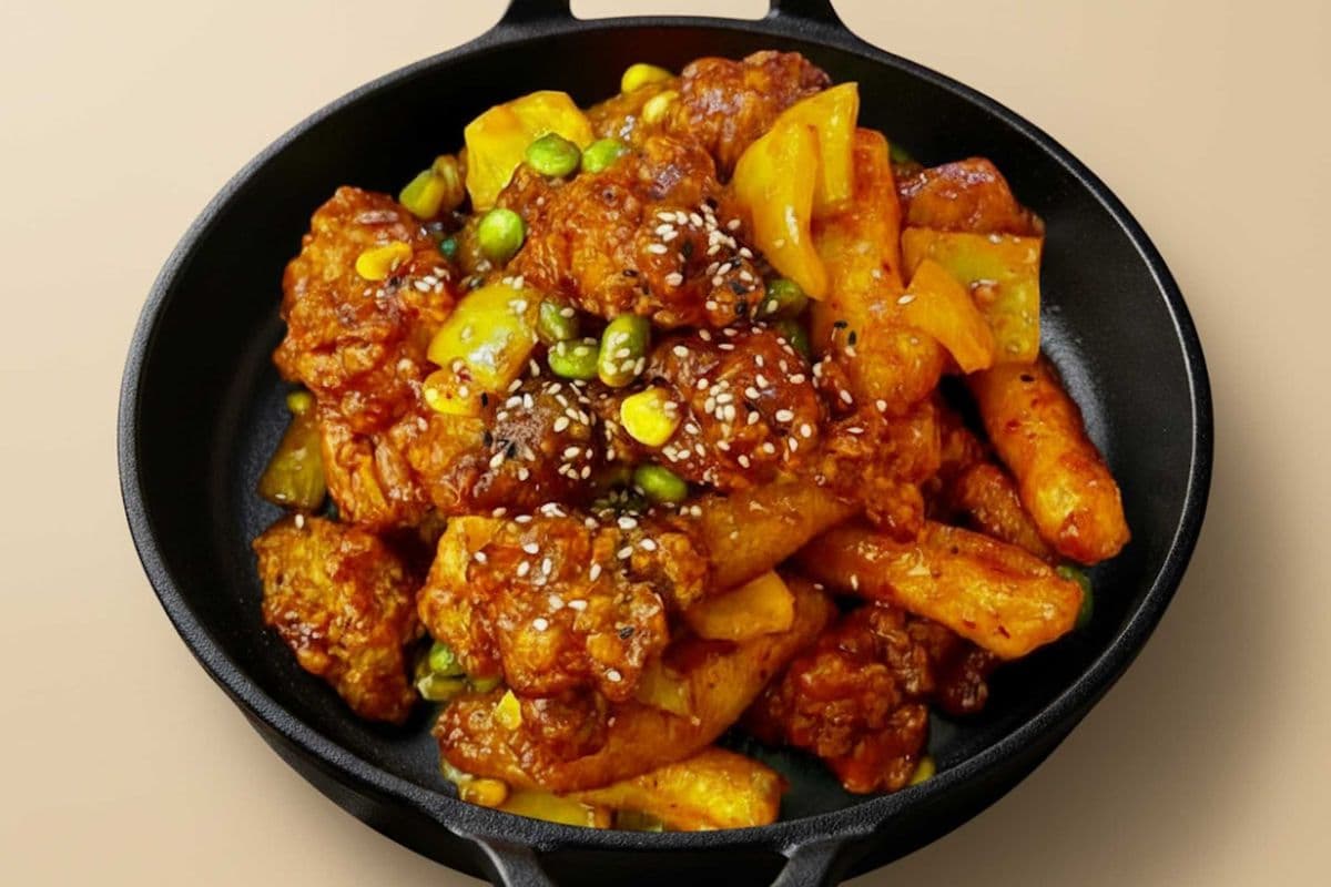 Sweet and Spicy Dakgangjeong(Glzaed Fried Chicken)