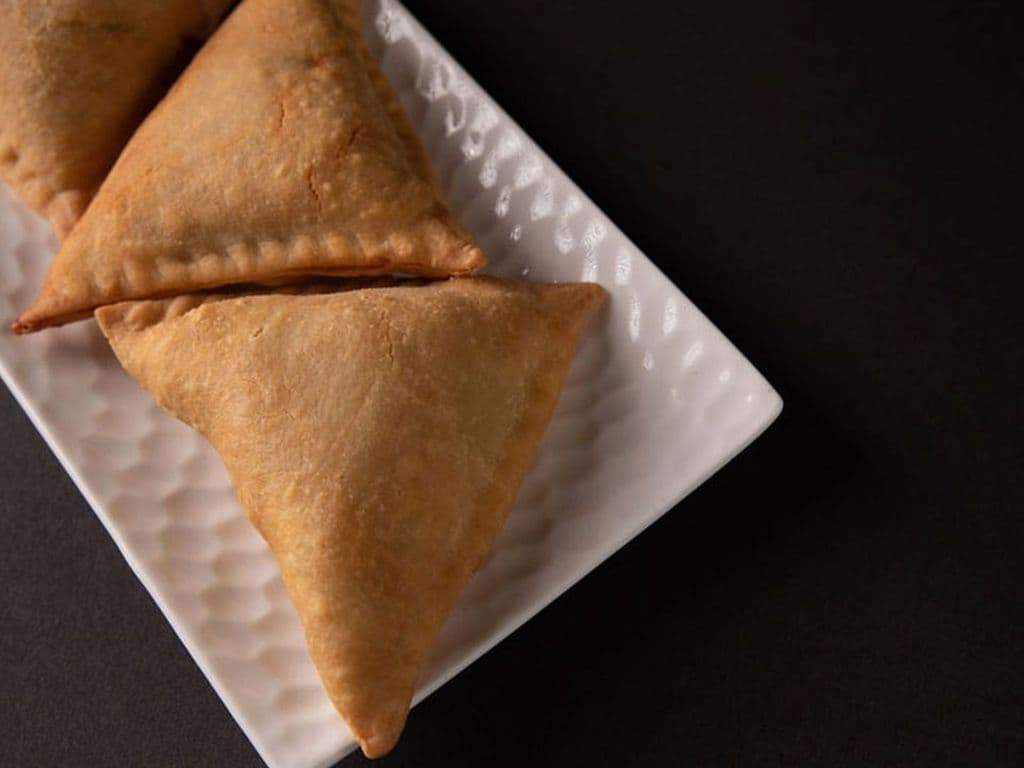 Vegetable Samosas (2 pcs)