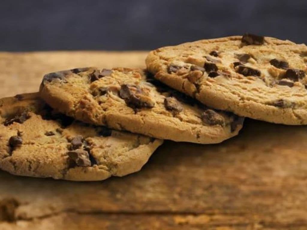 BISCUIT AUX PÉPITES DE CHOCOLAT / CHOCOLAT CHUNK COOKIE