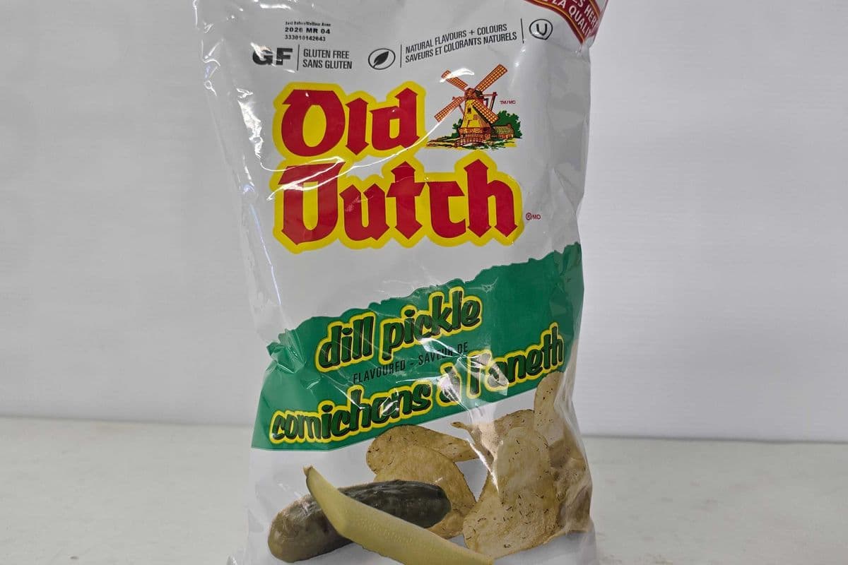 Old Dutch Dill Pickle potato chips (220g)