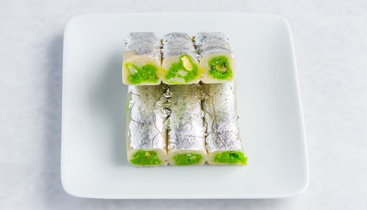 Kaju Pista Flat Roll (1LB)