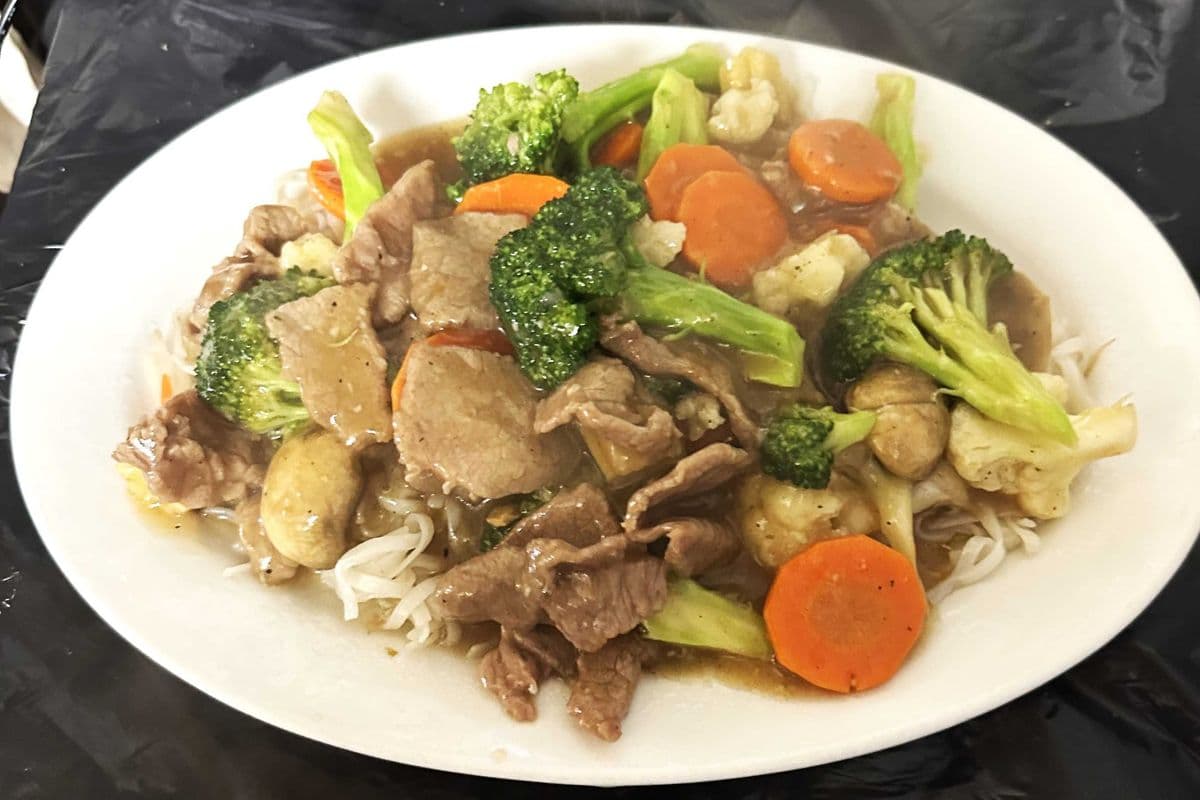 47. Beef and Vegetables with Rice Noodle