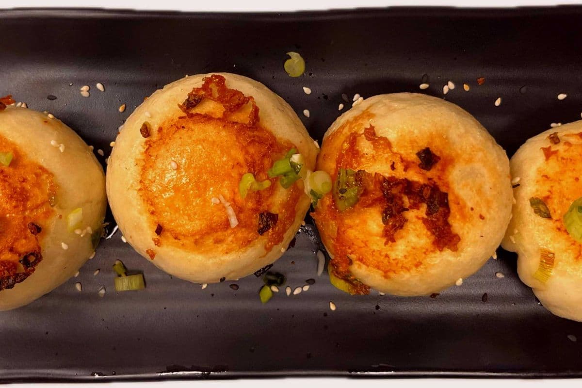 F4. Pain Frite au Curry et Bœuf (4 mcx) / Beef Curry Bun (4 pcs)