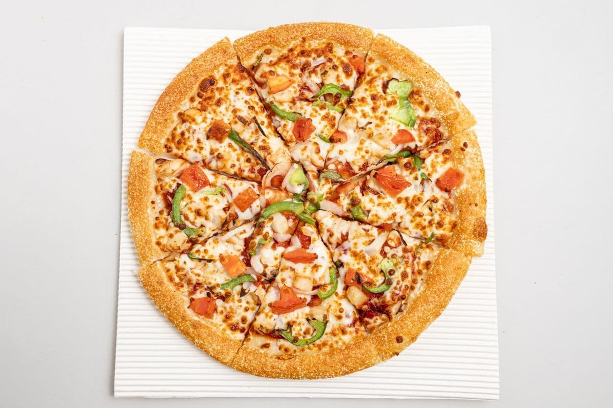 29. 16" Extra-Large Chicken Supreme Pizza