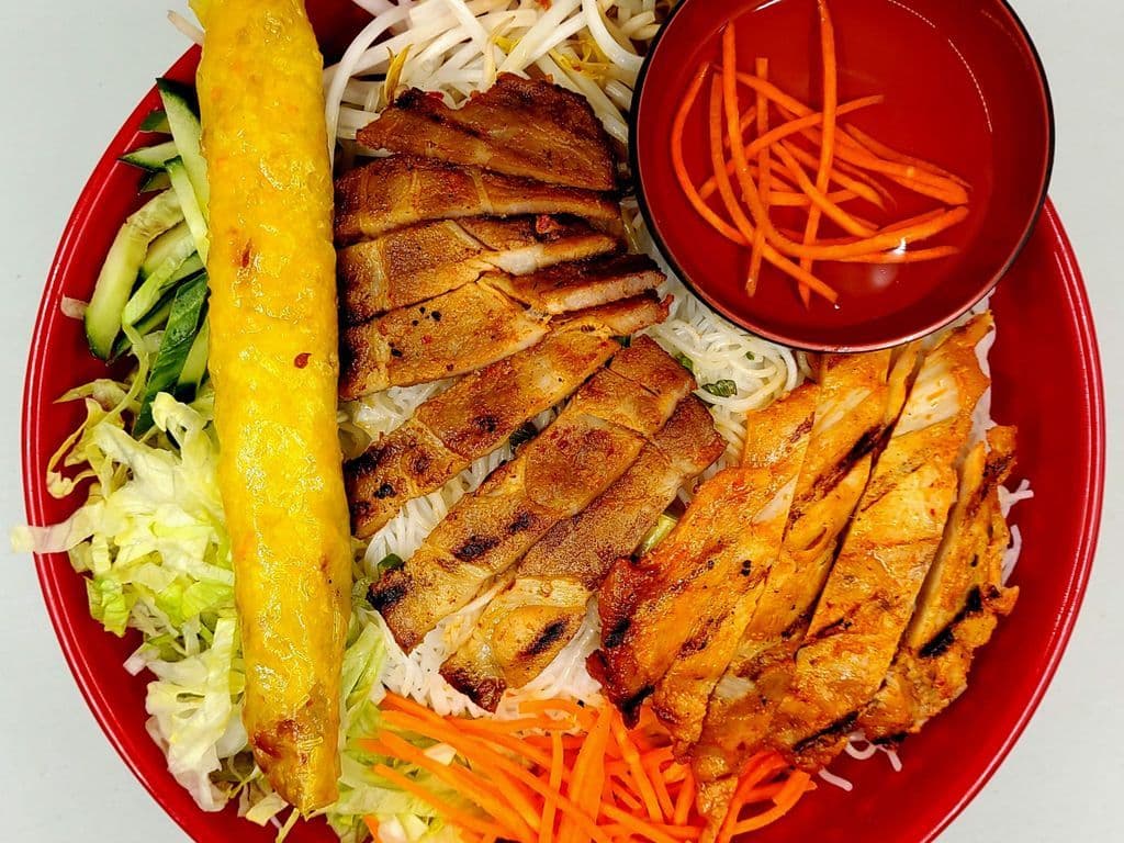 B8. Bun Ga Nuong Thit Nuong Cha Gio - Grilled Pork, Chicken & Spring Roll