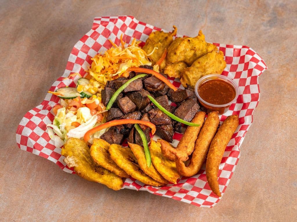 Fritay (Tassot-Boeuf)  + Plantain + Accra + Marinade + Salade + Pikliz