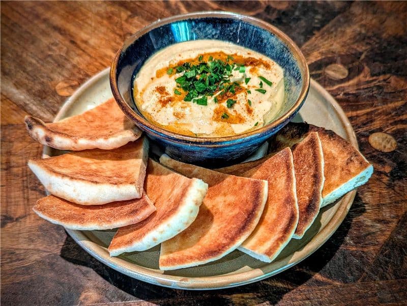Hummus & Flatbread