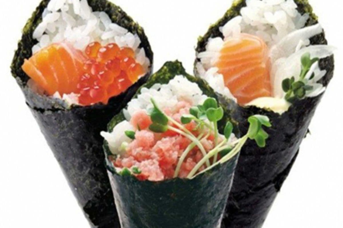 Salmon Hand Roll (2 pcs)