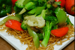 Mix Vegetable on Chow Mein 什菜脆面