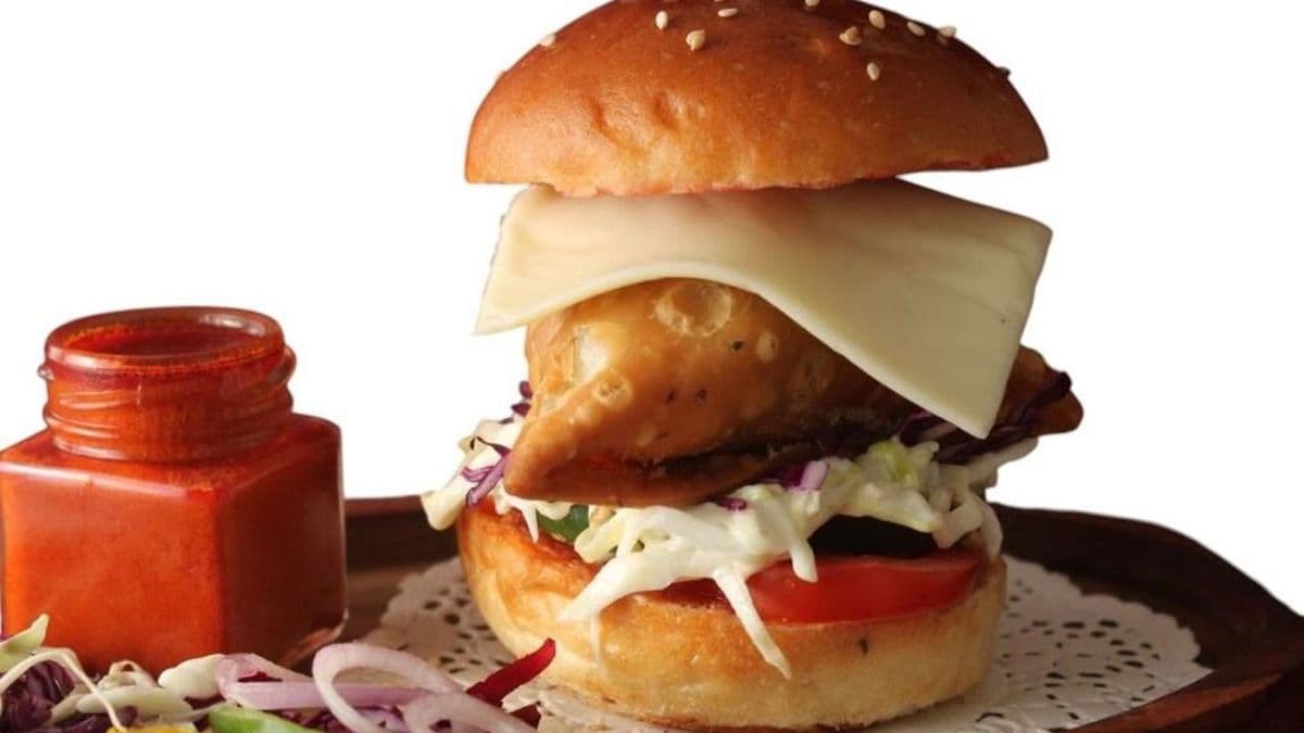 Chutney Samosa Burger (Potato Samosa)
