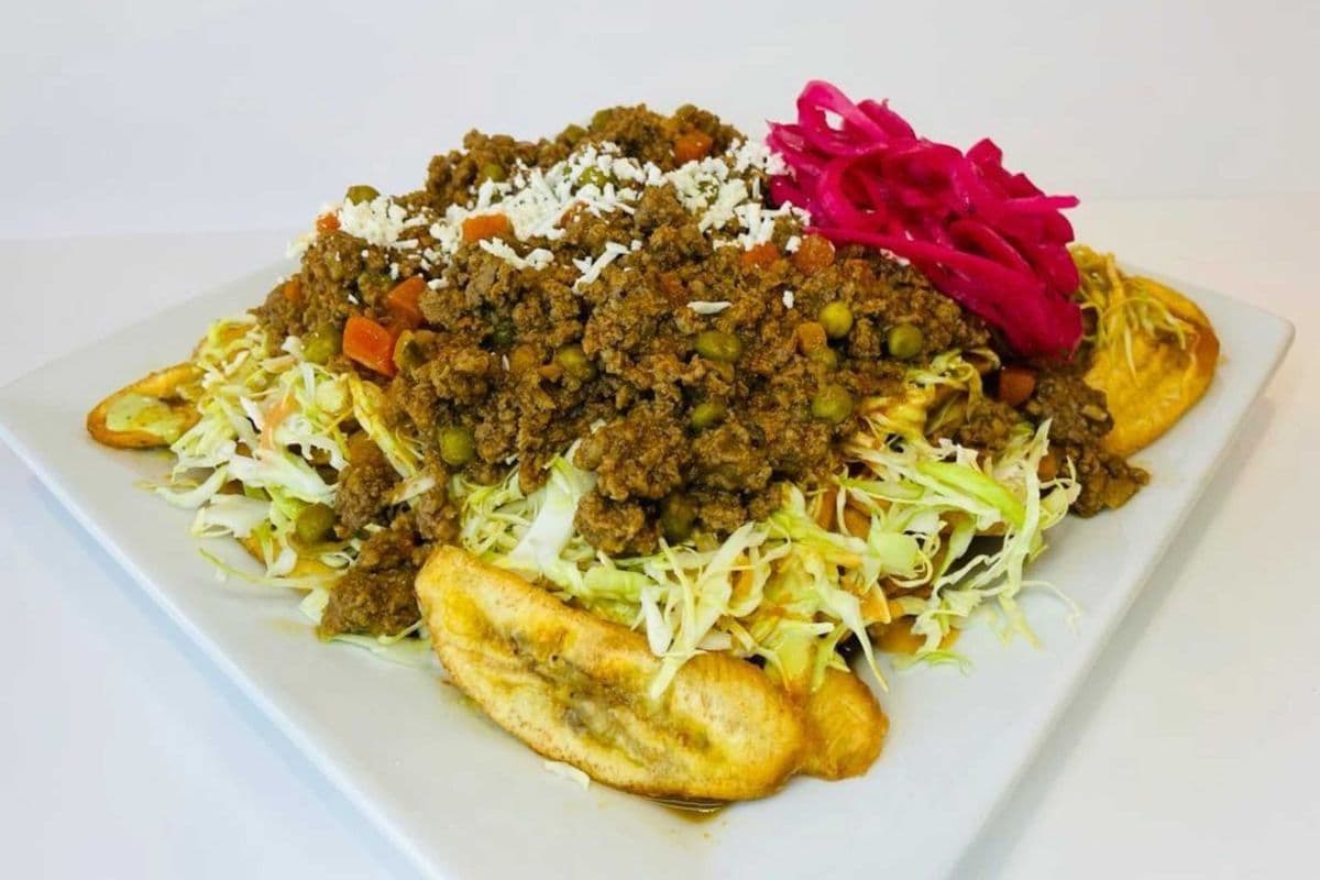 Carne Molida Con Tajadas