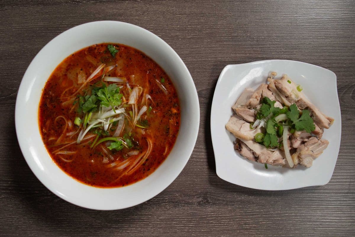 P12. Large Sate Chicken with Rice Noodle