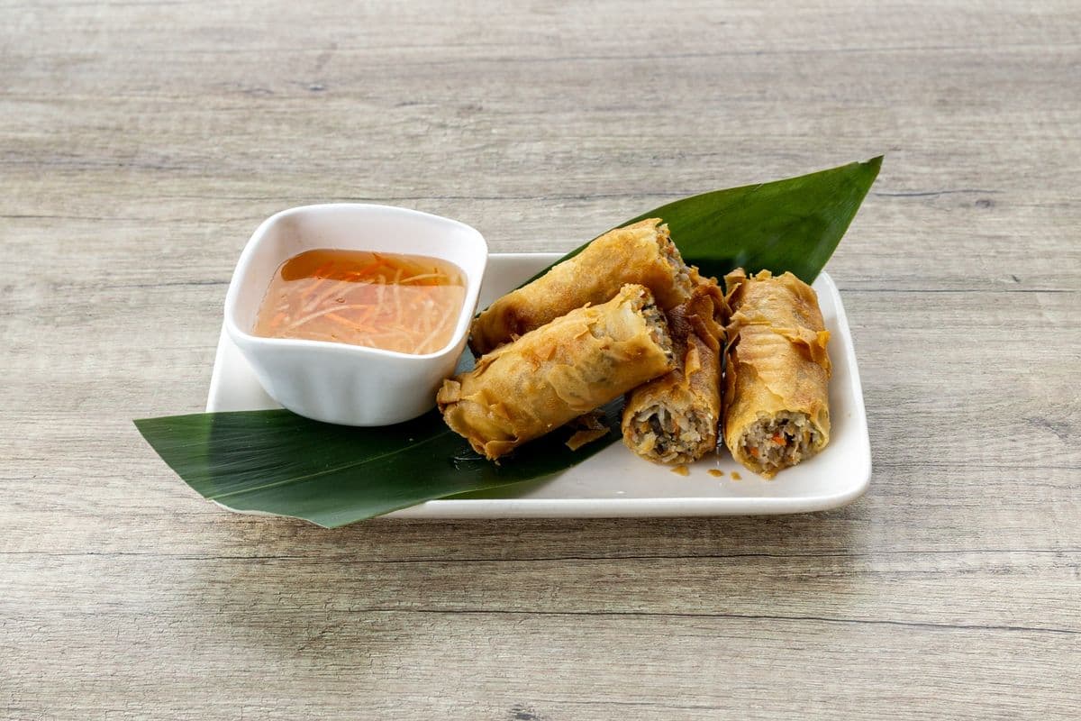 A1. Shrimp and Pork Spring Rolls - Cha Gio Tom Thit (4 pcs)