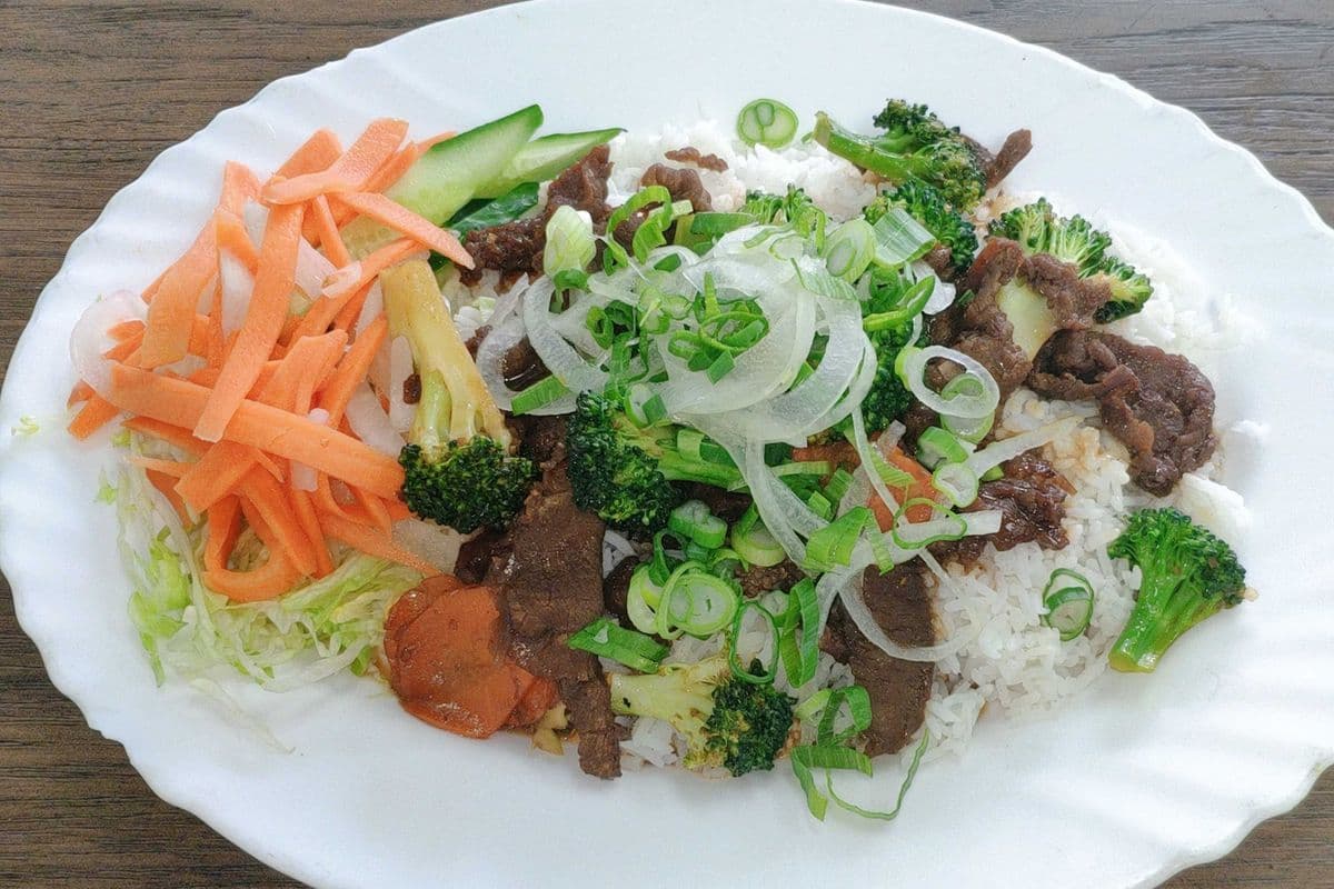 D11. Stir-fry Beef and Broccoli on Rice
