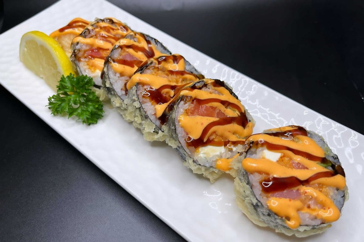 Fried Spicy Salmon Tuna Roll (6 pcs)