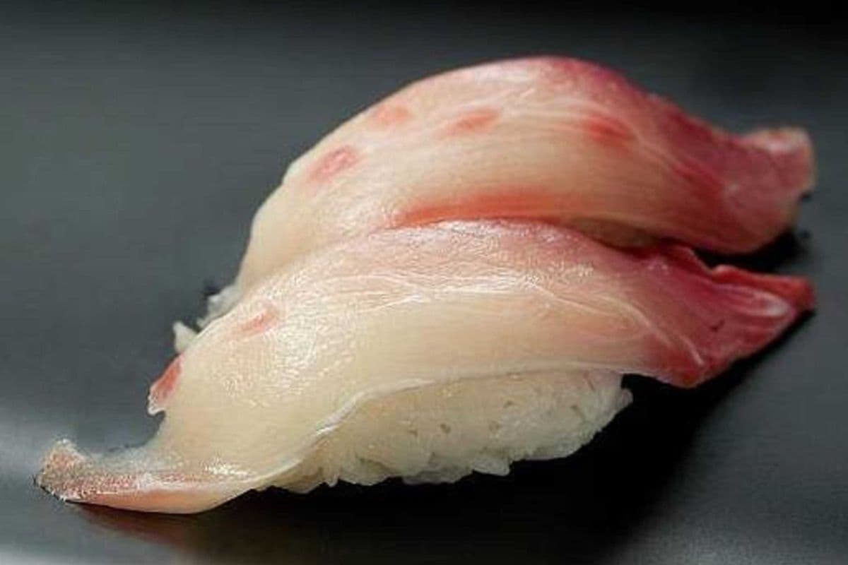 Hamachi Sushi (2pcs)