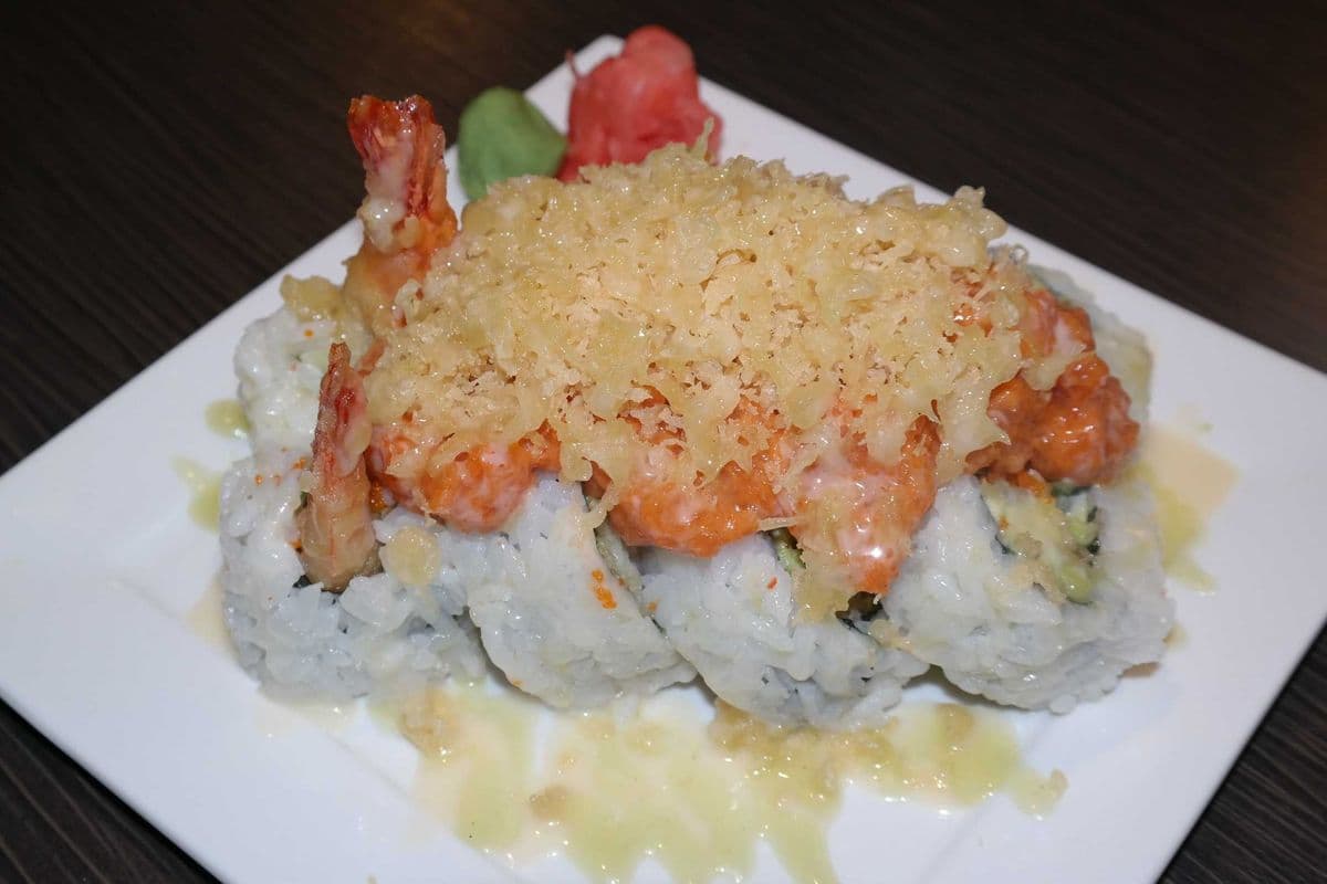 Salmon Mountain Roll (8 pcs)