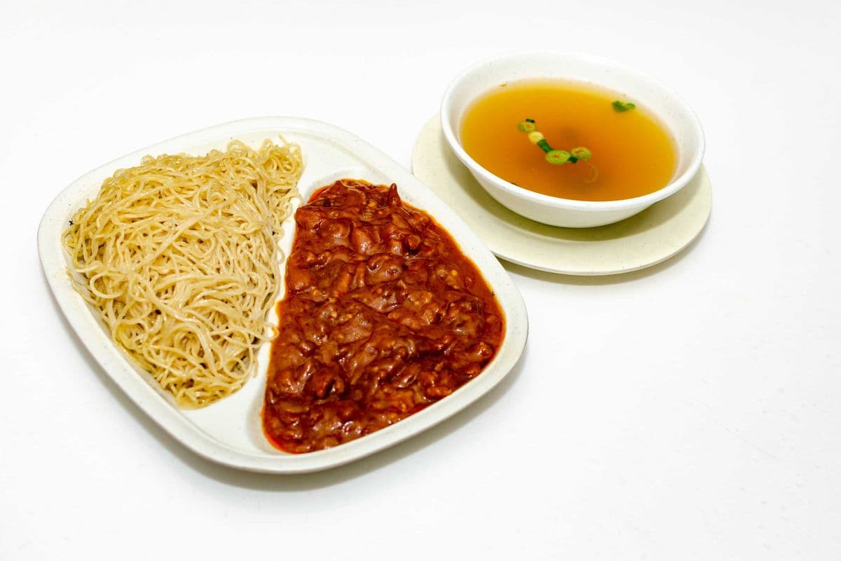 105 Szechuan Pork Juliennes with Noodle 炸醬撈麵