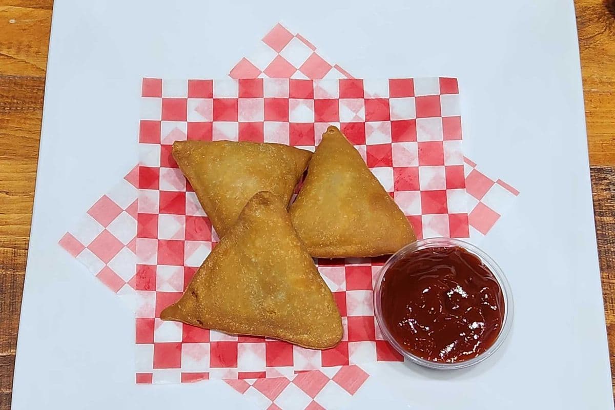 Samosas (Regular (3pc))