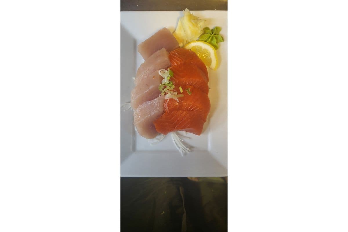 Tuna and Salmon Sashimi ( 8 pcs )