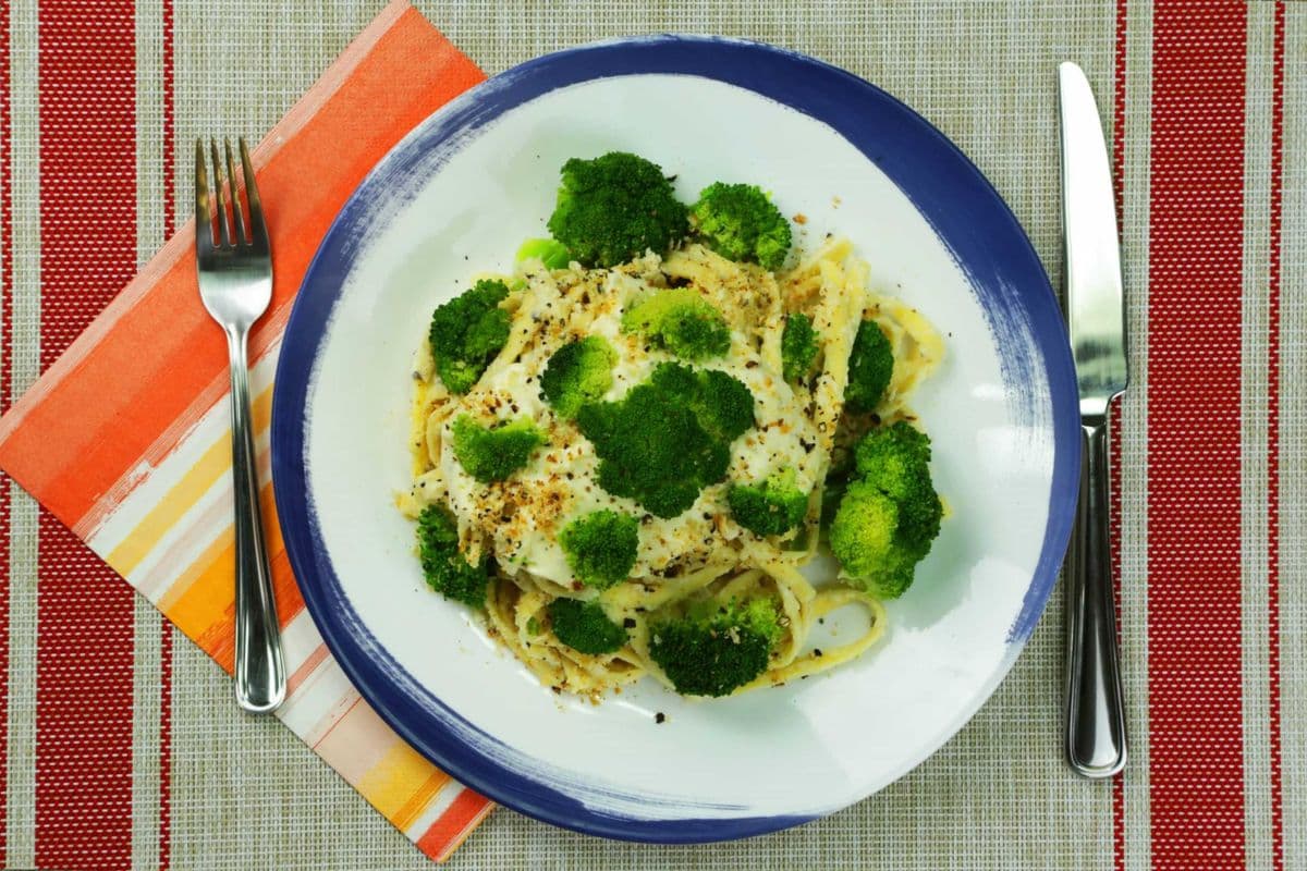 Vegetarian Broccoli Alfredo (440 Cal)