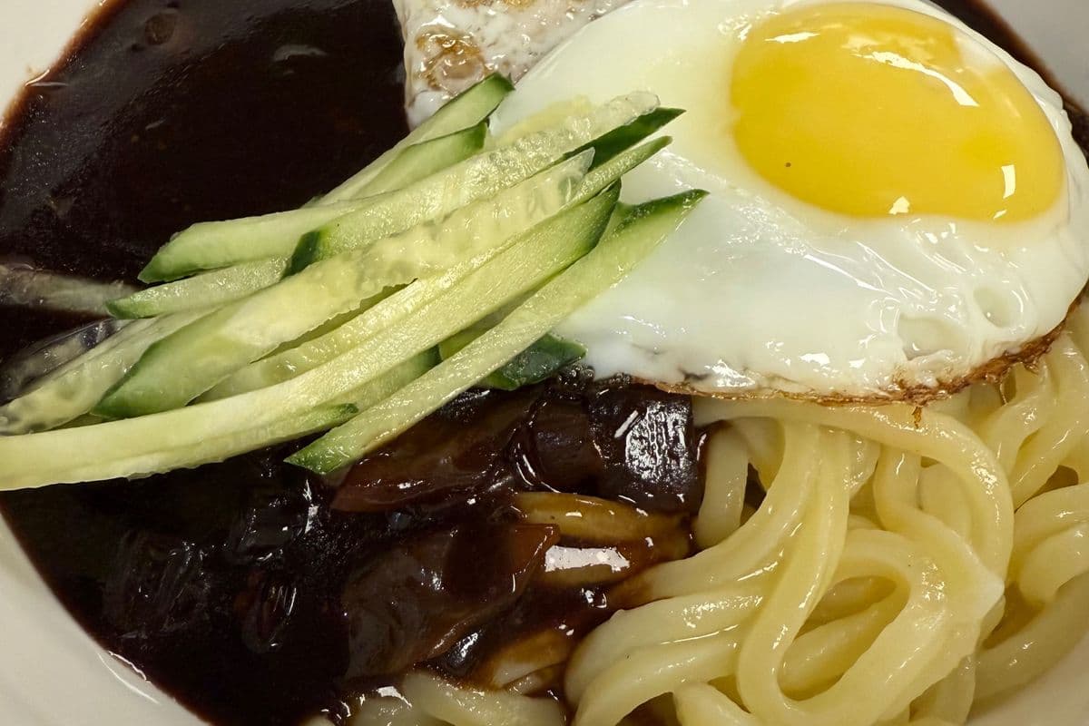 Jjajang noodles
