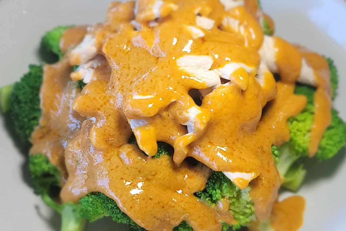 D7. Pra Raum Long Song (Peanut Sauce)