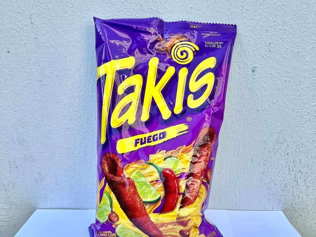 TAKIS FUEGO HOT CHILI EPPER AND LIME TORTILLA ROLL 250G