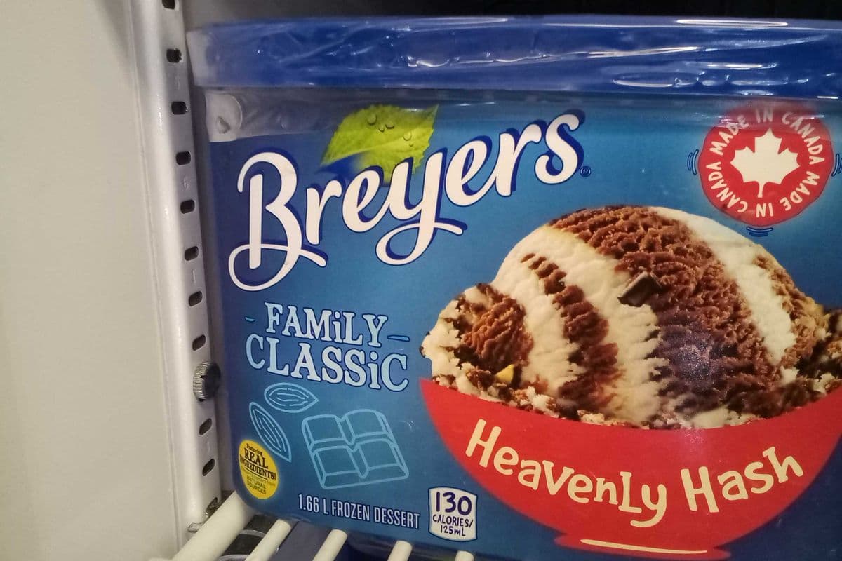 Breyers classic heavenly hash 1.66 L