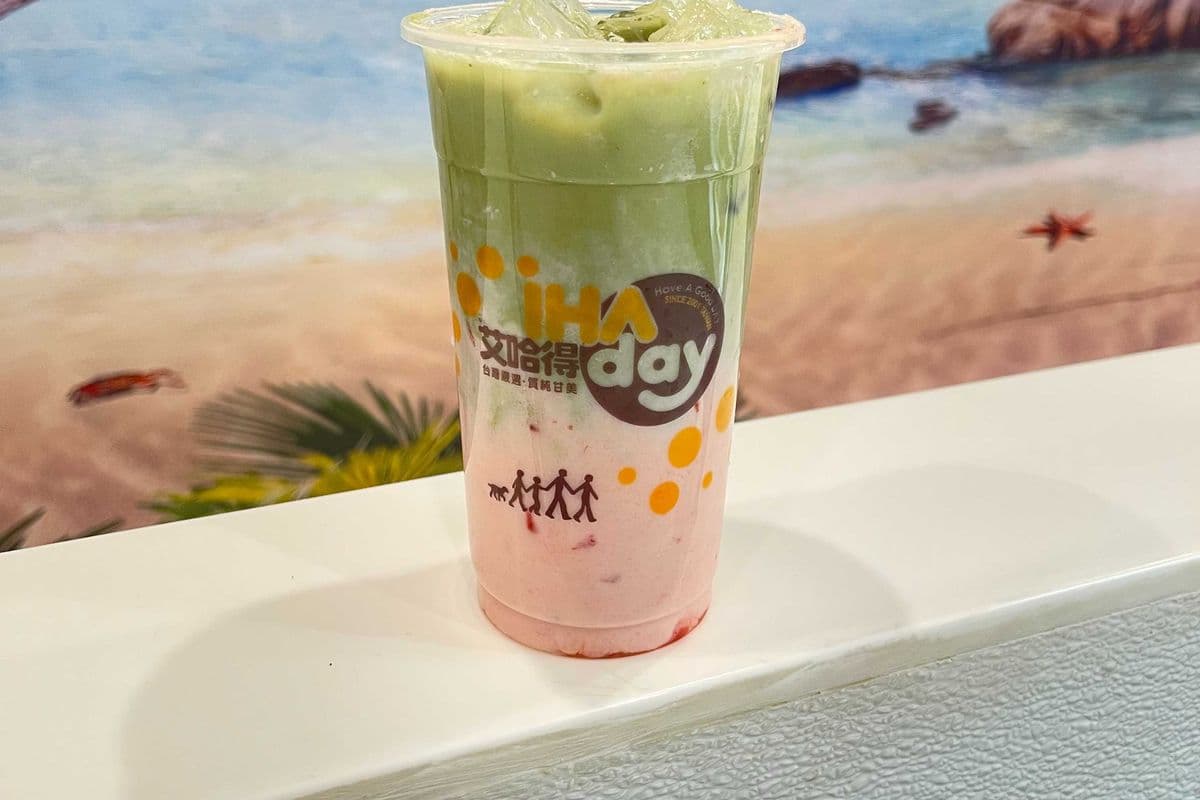Strawberry Matcha Latte (500ml) (200 Cal)