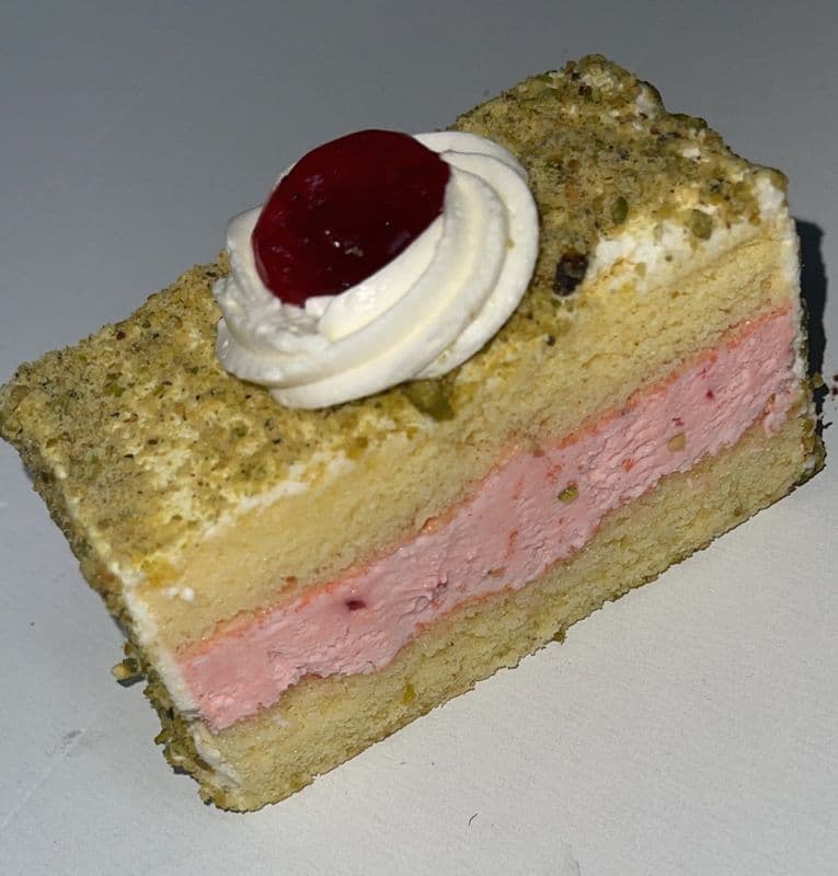 Strawberry Mousse Cakes (6 pcs)