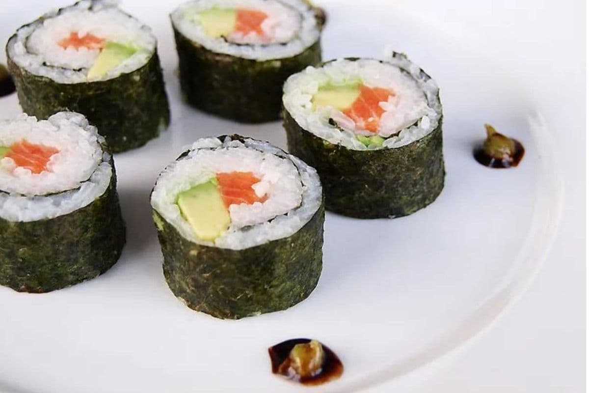 R9 Salmon Avocado Roll (6 pcs)