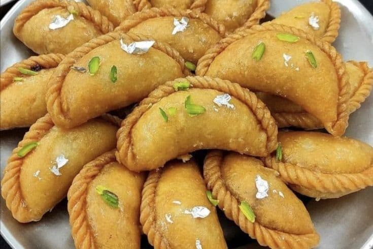 Gujhia (Dippling)