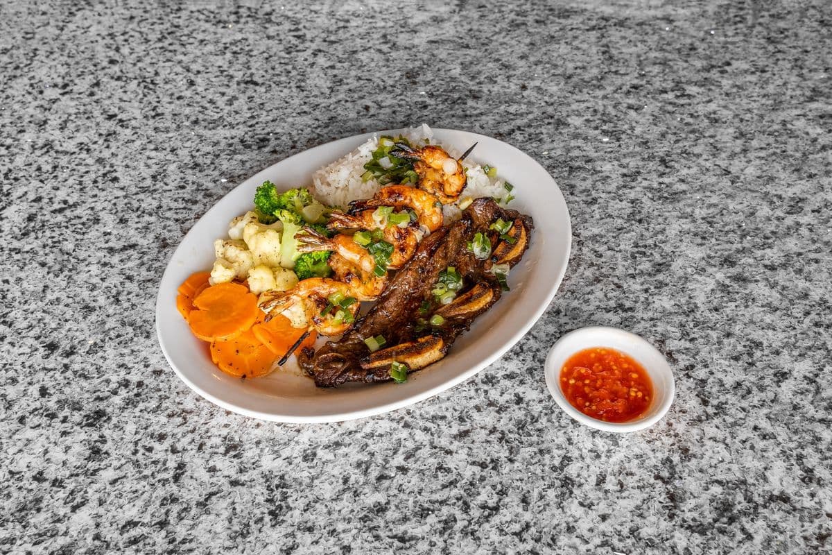 116. Grilled Beef Ribs, Shrimps (5 pcs), and Vegetable with Steamed Rice