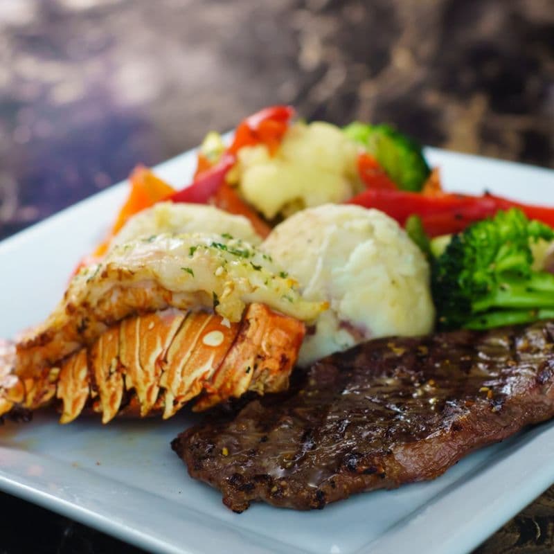Steak and Lobster Tail (10 oz)