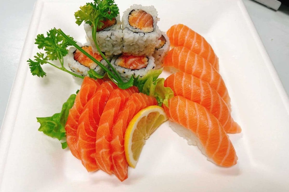 SC06. Salmon Delight Combo (14pcs)