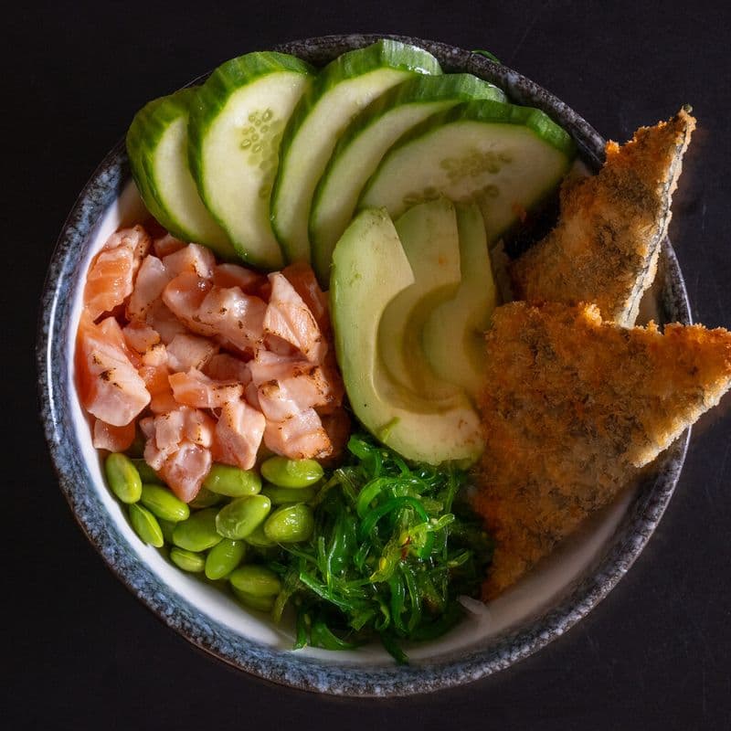 Bol poké saumon flambé