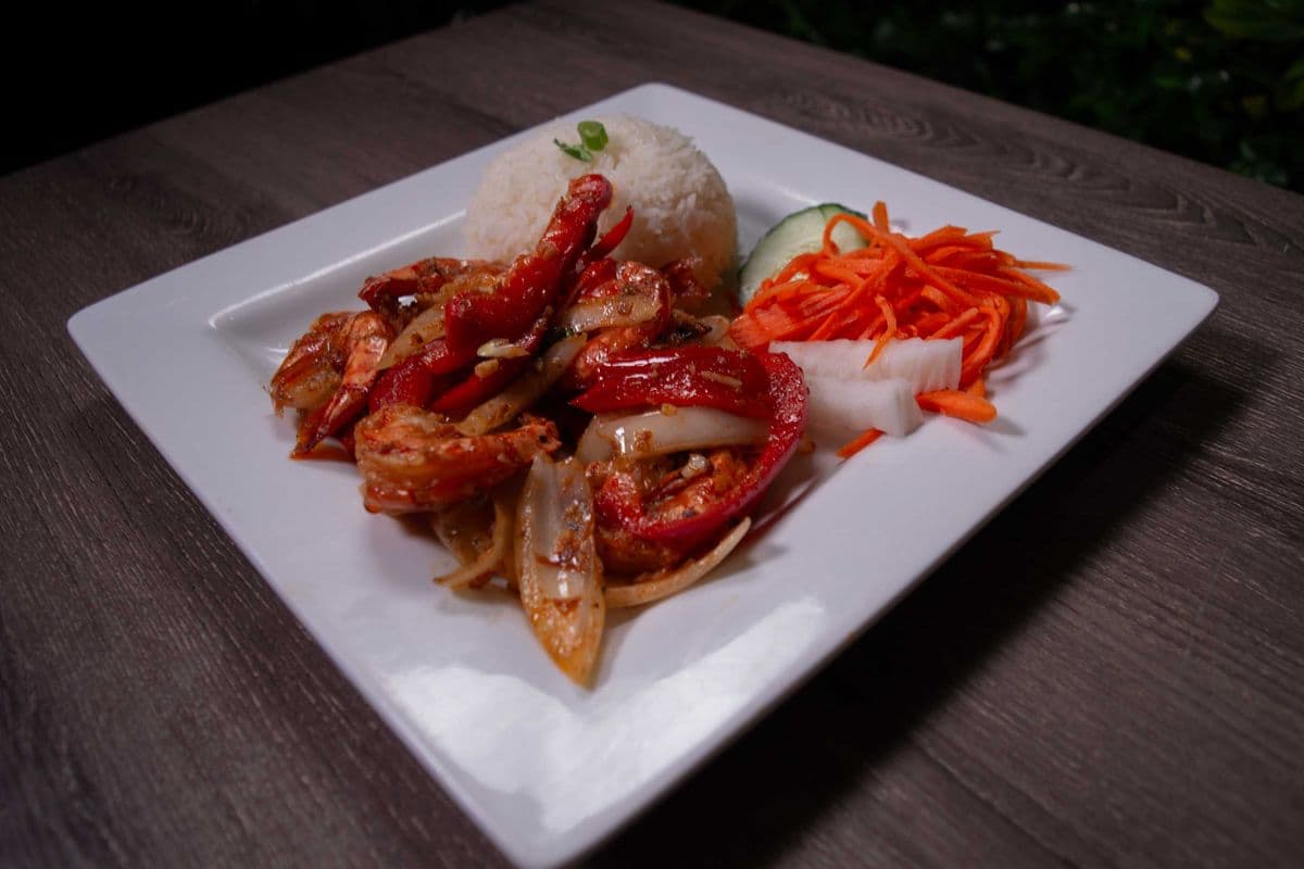 R5. Steamed Rice and Stir Fried Shrimp (Com Tom)