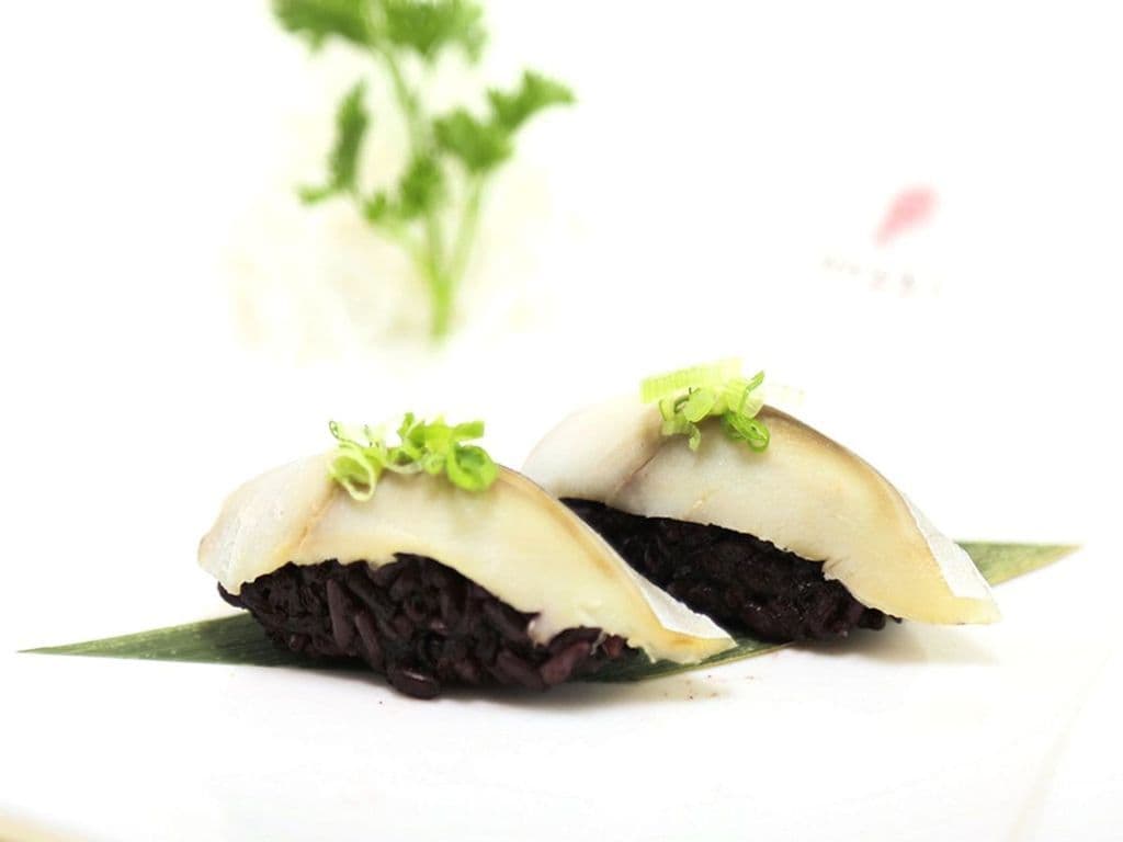 148B brown rice mackerel sushi